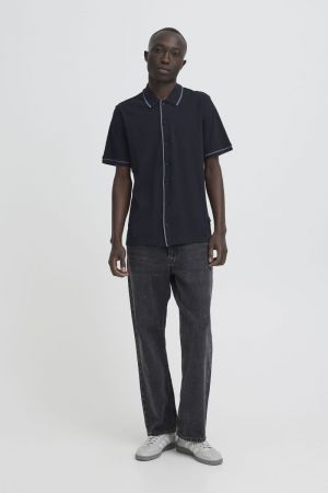 Elwood 1940111 Salute